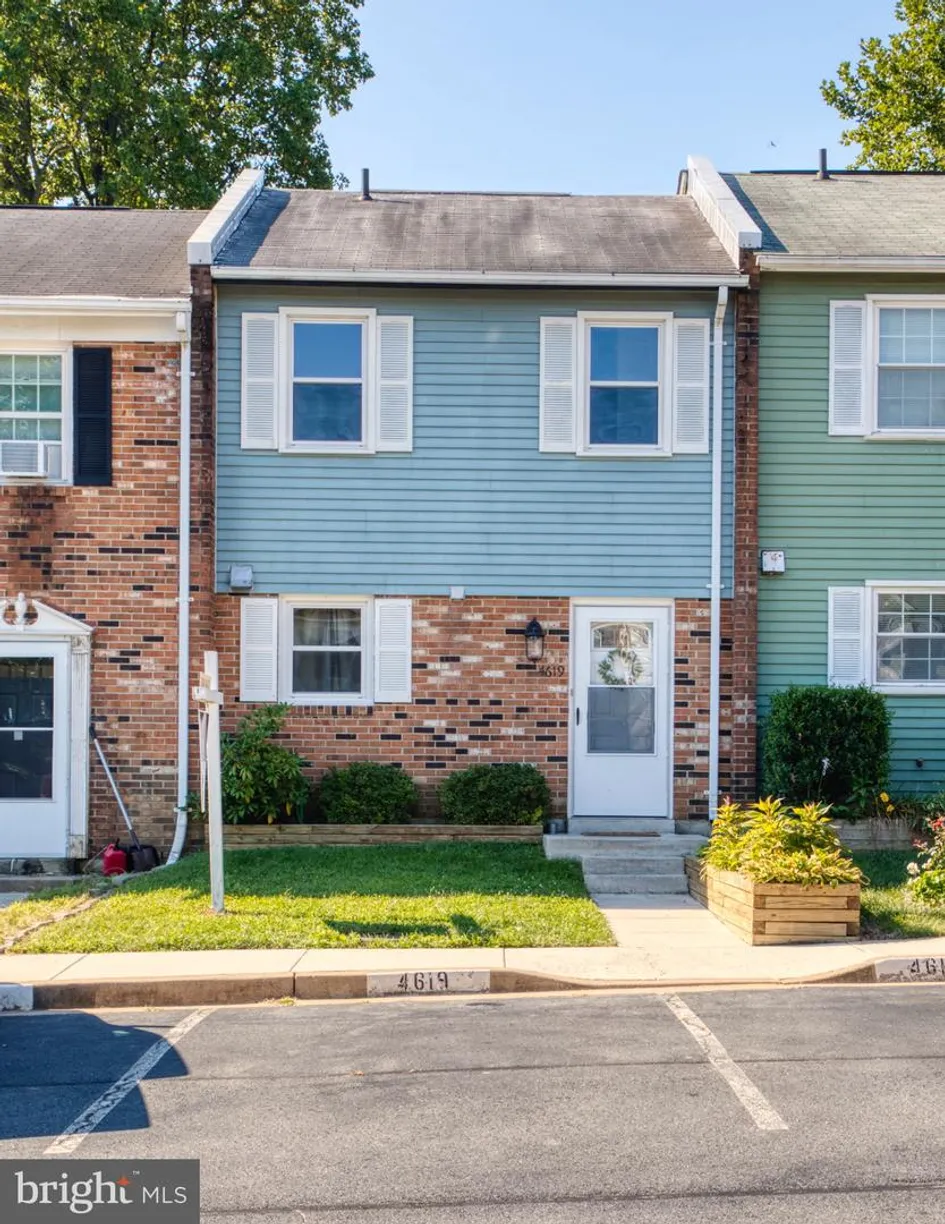 Washington Metro Area Real Estate | View 4619 Charlton Ct | 2 Beds