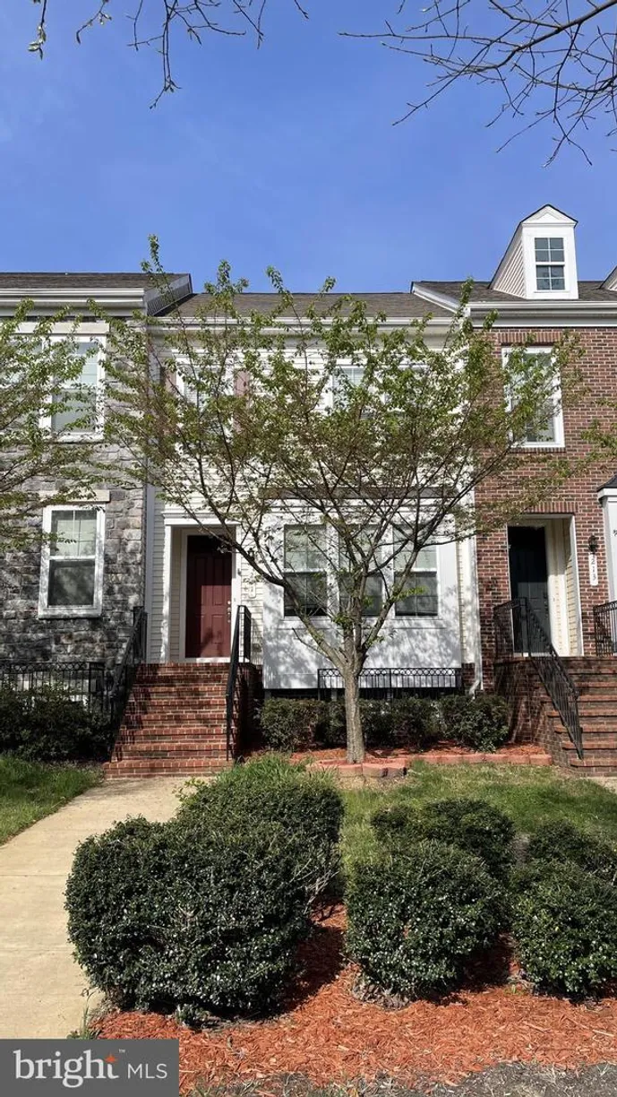 Washington Metro Area Real Estate | View 211 Apricot St | 3 Beds