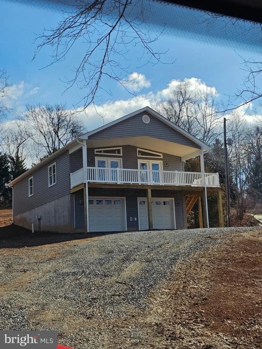 Washington Metro Area Real Estate | View 688 Farms River Road | 3 Beds