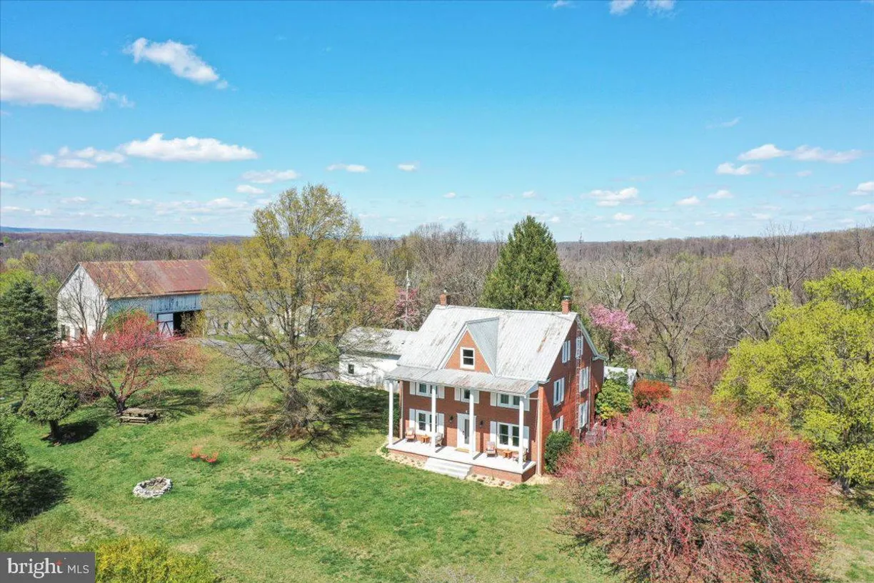 Washington Metro Area Real Estate | View 697 Naomi Ln | 5 Beds, 3 Baths
