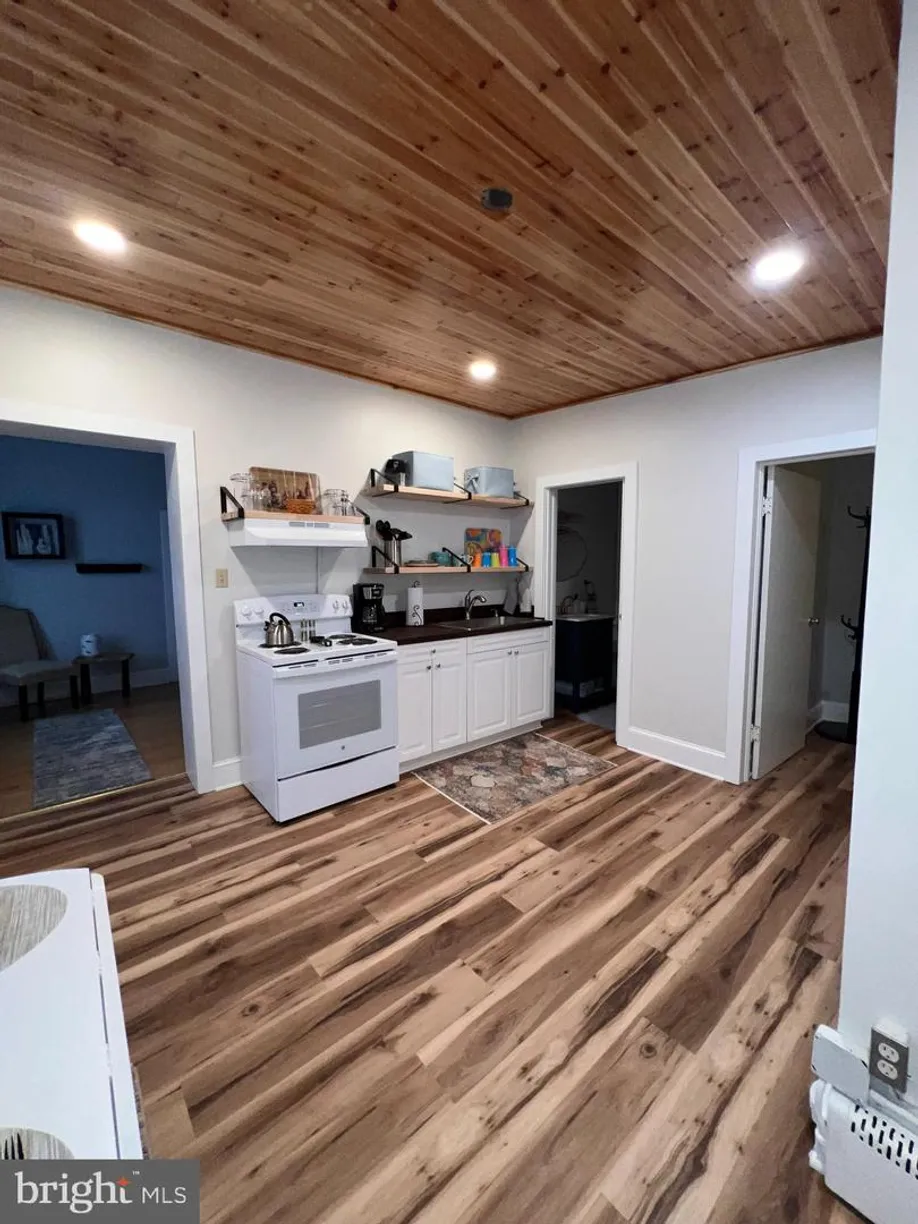 Washington Metro Area Real Estate | View 102 N Lawrence St | 1 Bed