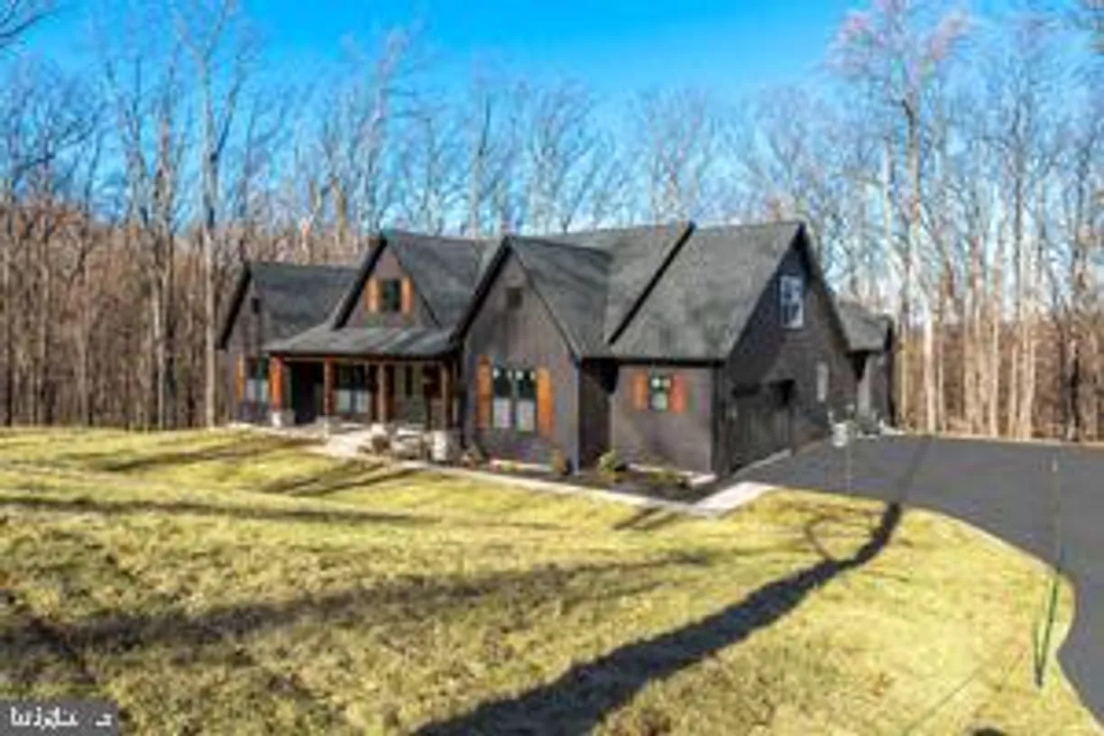 Washington Metro Area Real Estate | View 253 Mission Ridge Dr | 4 Beds, 4 Baths