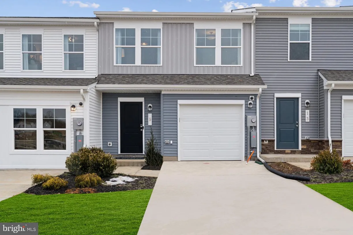 Washington Metro Area Real Estate | View 13 Artemis Rd | 3 Beds, 2 Baths