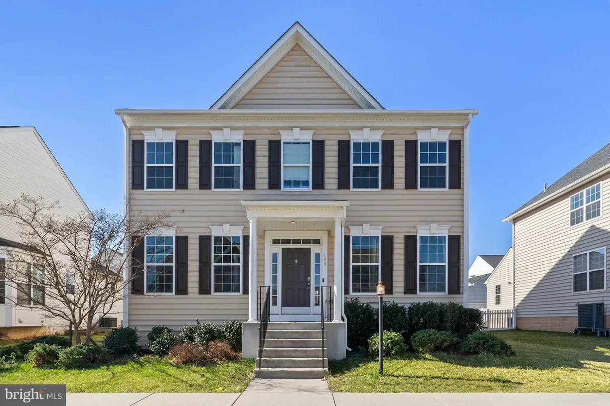 Washington Metro Area Real Estate | View 183 Chadwick Dr | 5 Beds, 4 Baths