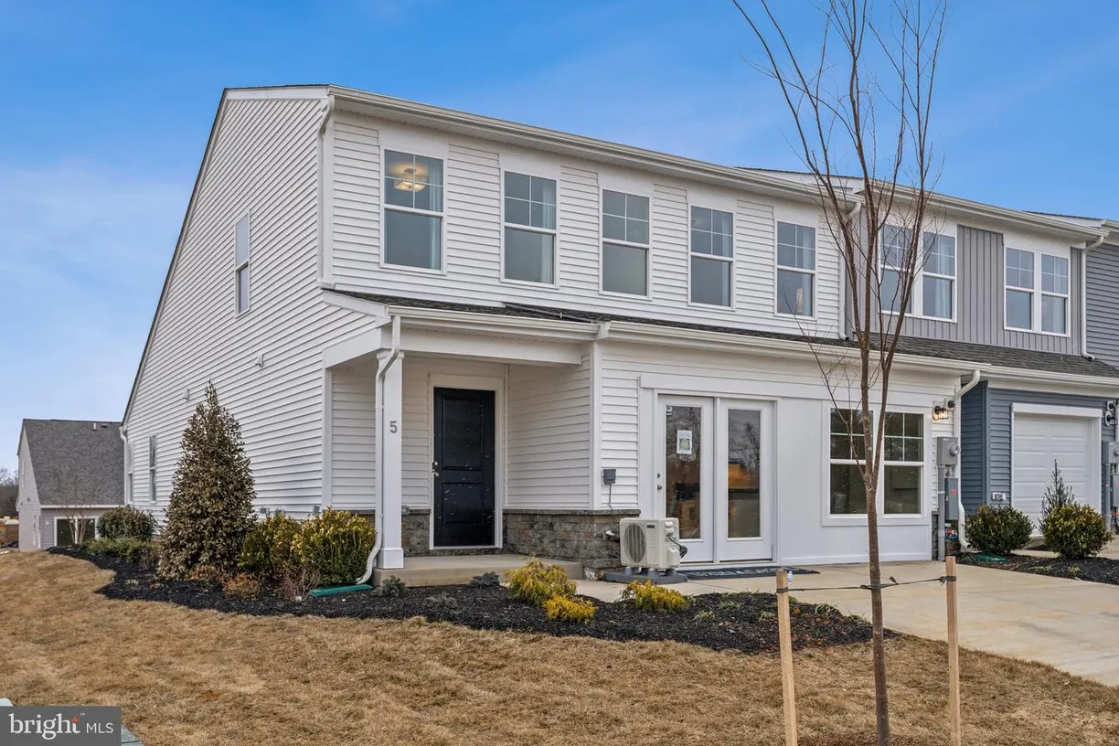 Washington Metro Area Real Estate | View 41 Artemis Rd | 3 Beds, 2 Baths