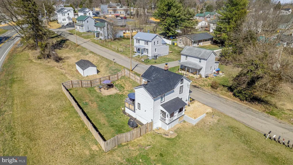 Washington Metro Area Real Estate | View 810 S George St | 3 Beds, 2 Baths