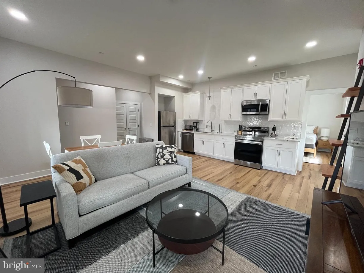 Washington Metro Area Real Estate | View 515 E Washington St, 201 | 1 Bed