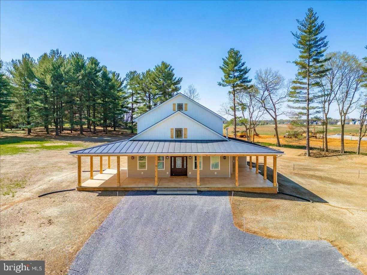 Washington Metro Area Real Estate | View 460 Shade Tree Lane | 5 Beds, 4 Baths