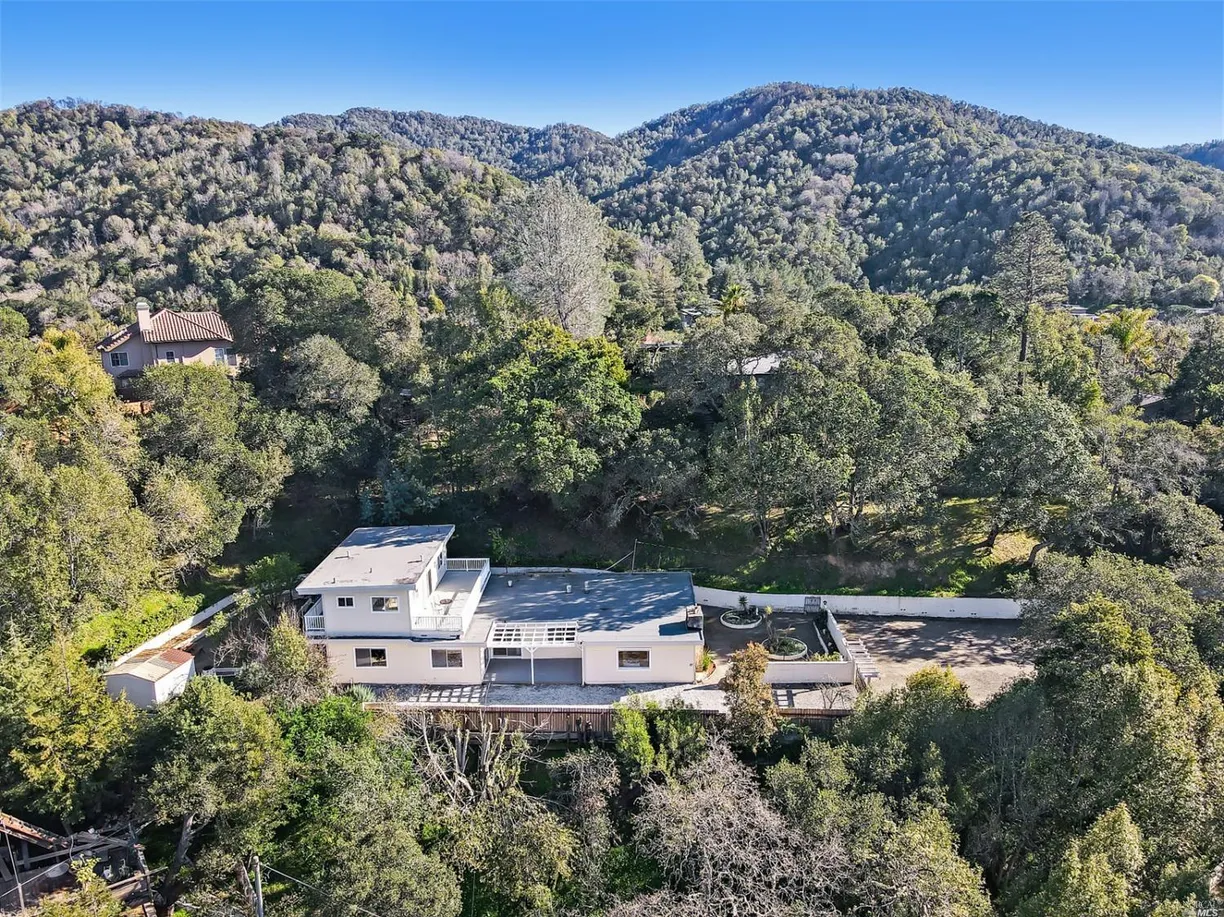 Northern California Real Estate | View 5 Cresthaven Drive | 3 Beds, 3 Baths