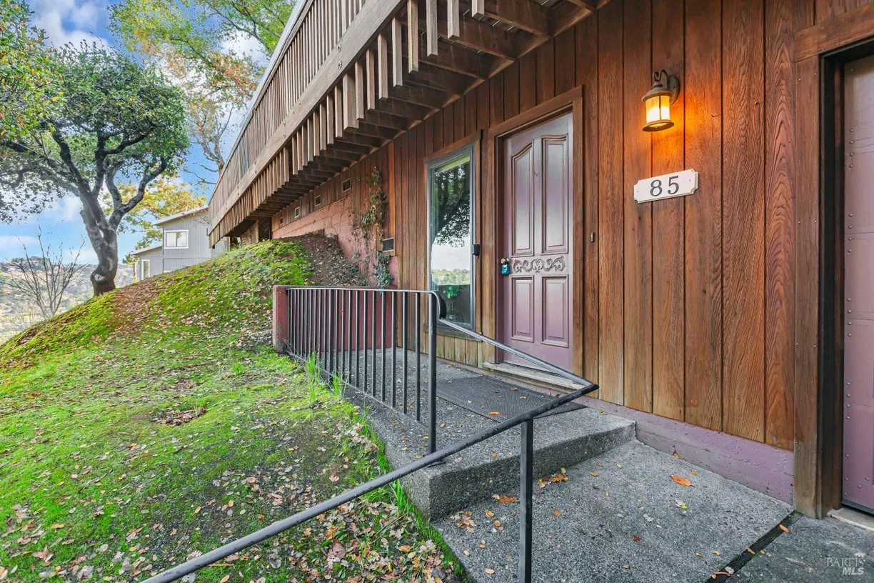 Northern California Real Estate | View 85 Woodside Drive | Listing