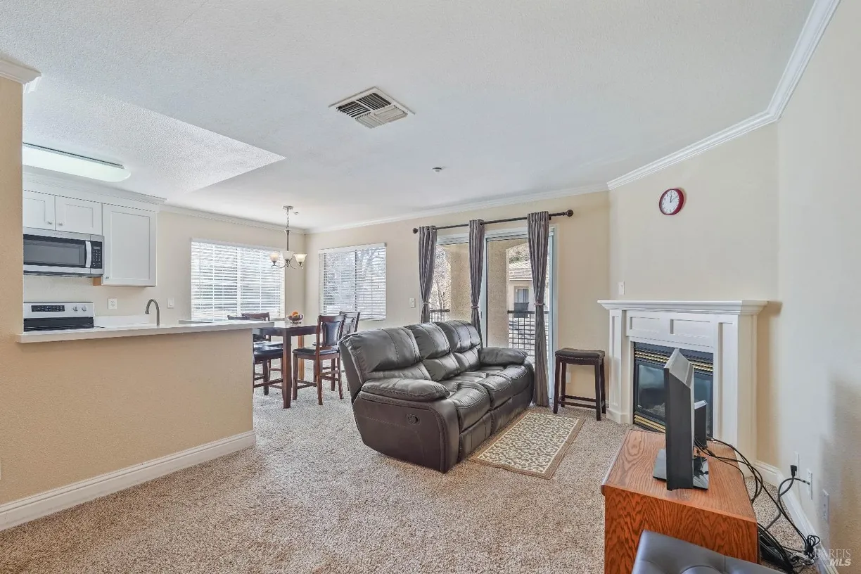Northern California Real Estate | View 2001 Eastwood Drive, 16 | 2 Beds, 1 Bath