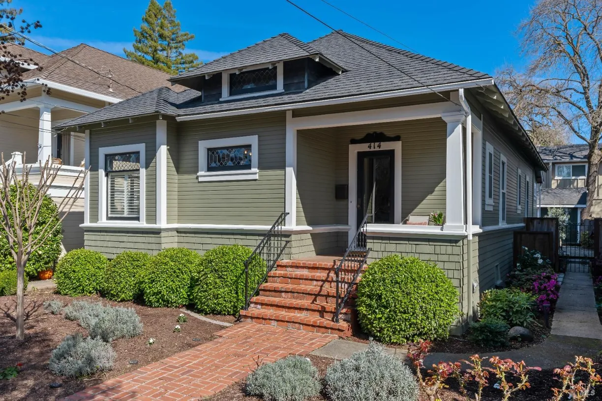 Northern California Real Estate | View 414 Coombs Street | 2 Beds, 2 Baths