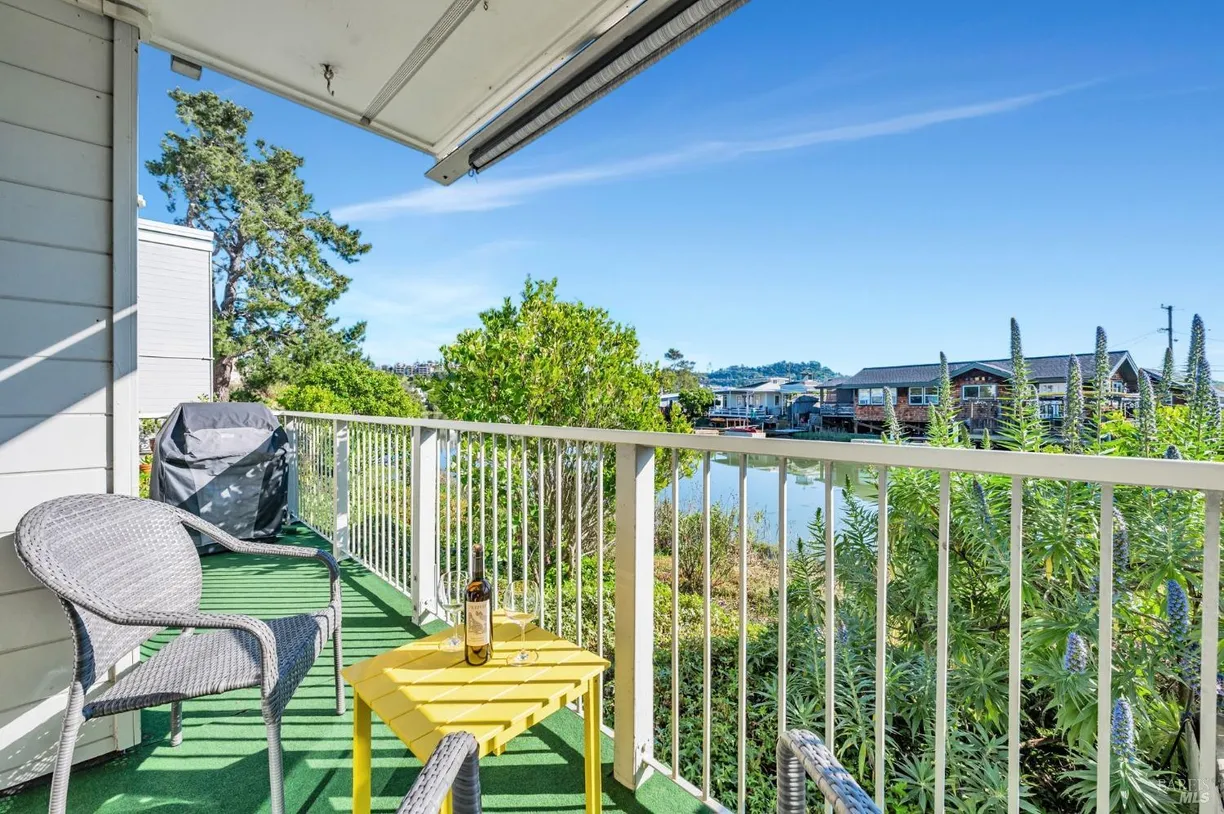Northern California Real Estate | View 158 Larkspur Plaza Drive | 2 Beds, 2 Baths