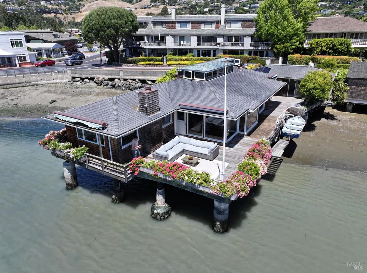 Northern California Real Estate | View 2 Beach Road | 3 Beds, 3 Baths