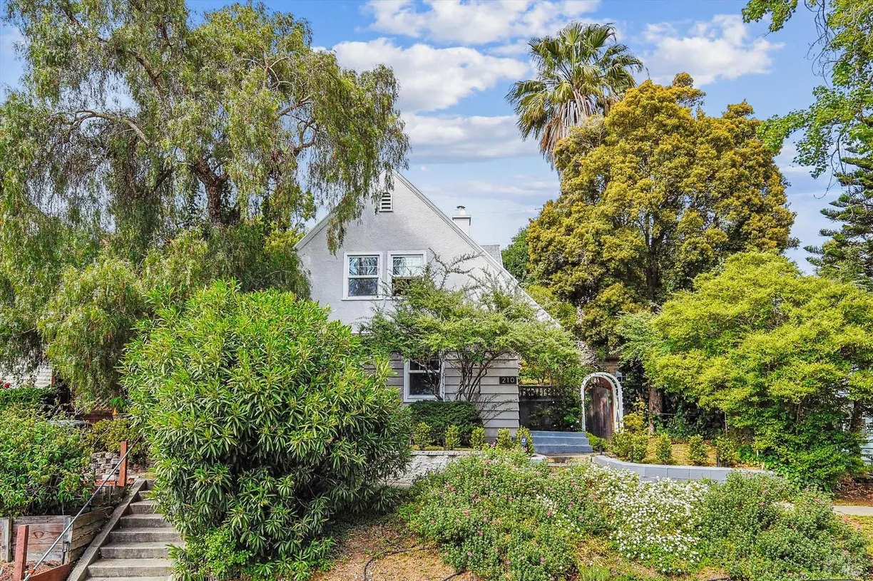 Northern California Real Estate | View 210 B Street | 2 Beds, 1 Bath