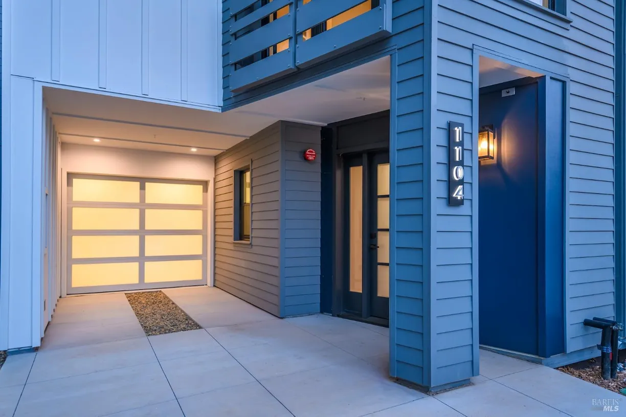 Northern California Real Estate | View 1084 Foster Road | 2 Beds, 2 Baths