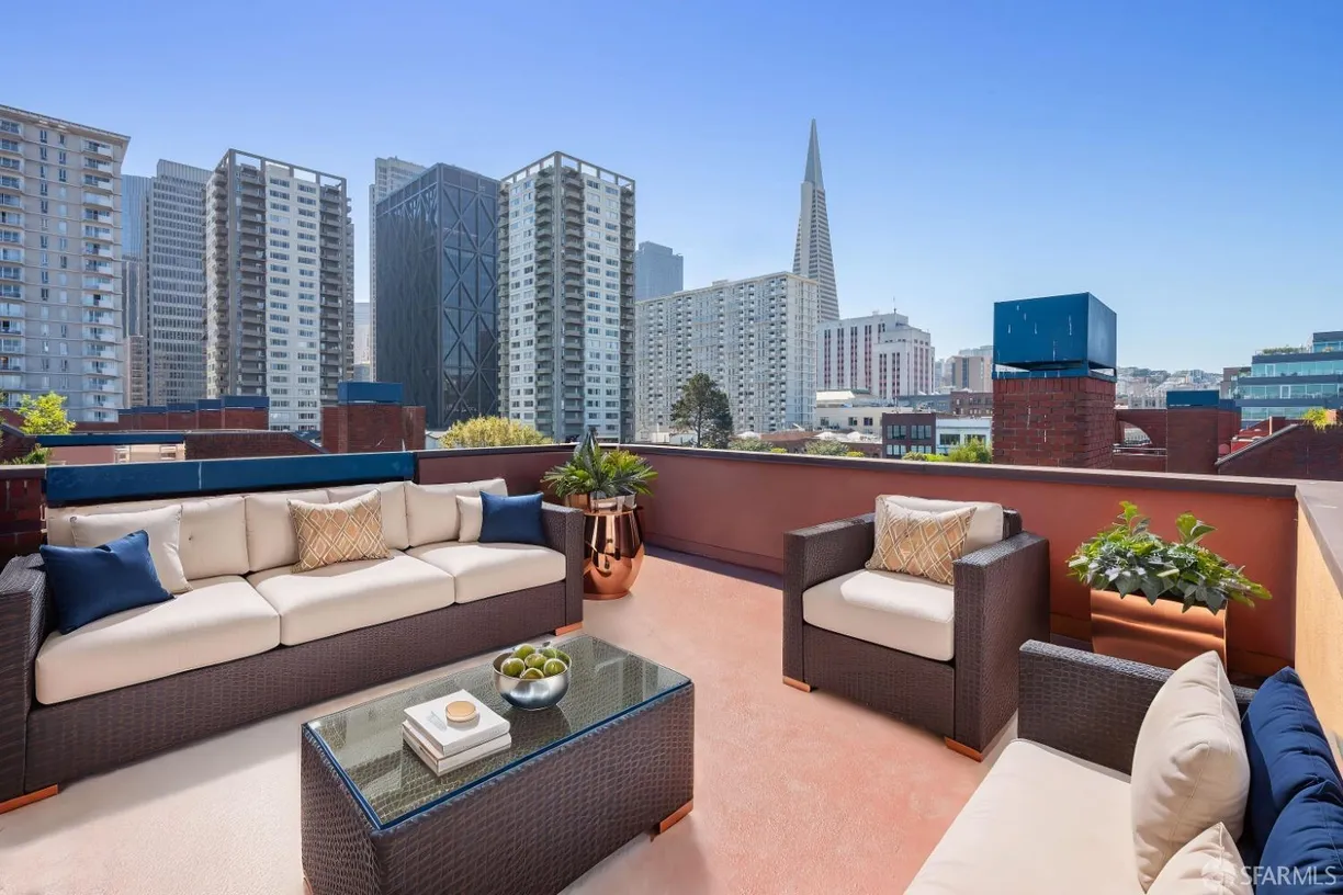 Northern California Real Estate | View 640 Davis Street, 1 | 3 Beds, 3 Baths