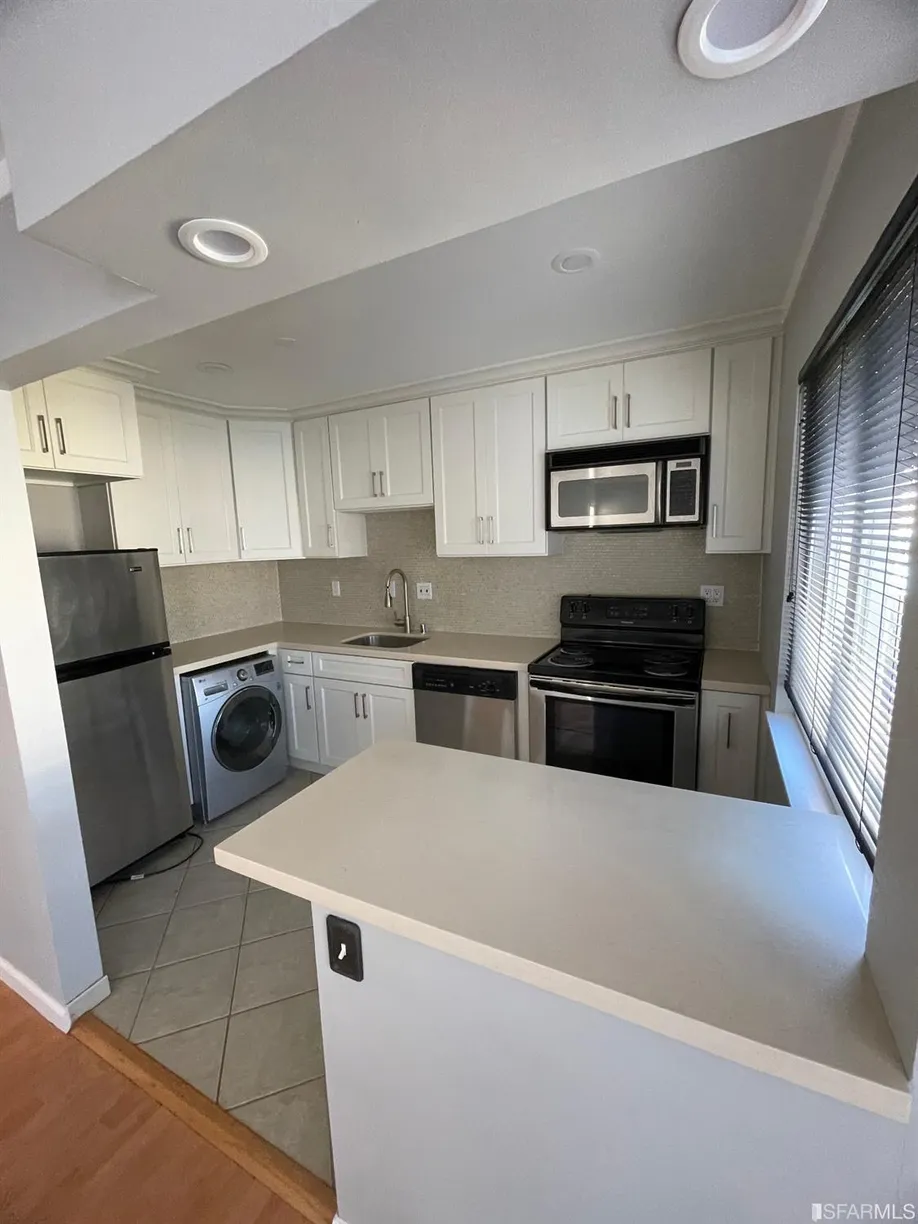 Northern California Real Estate | View 334 Alemany Boulevard, 3 | 1 Bed, 1 Bath