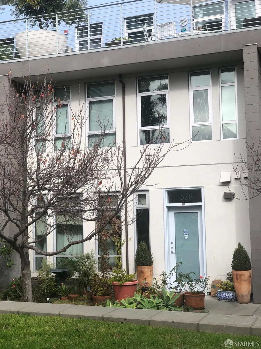 Northern California Real Estate | View 528 Berry Street, TH14 | 2 Beds, 1 Bath