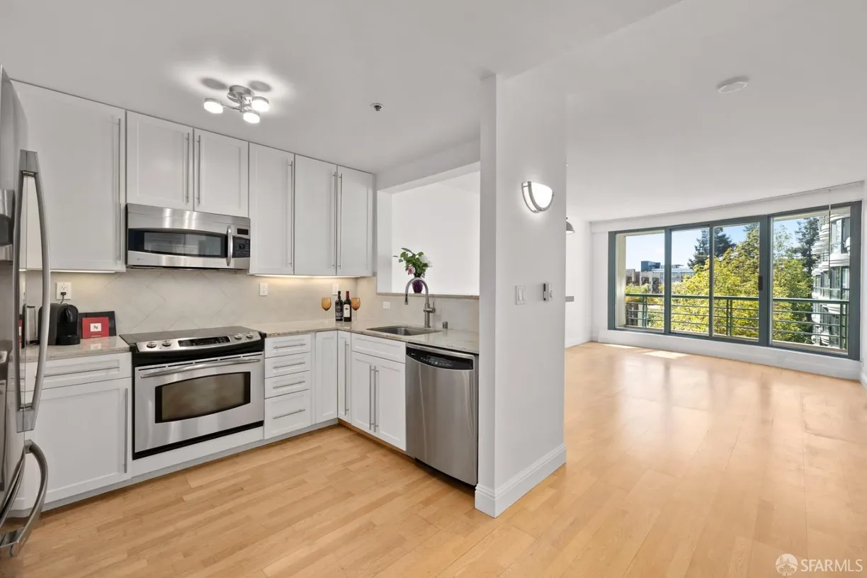 Northern California Real Estate | View 300 3rd Street, 708 | 1 Bed, 1 Bath