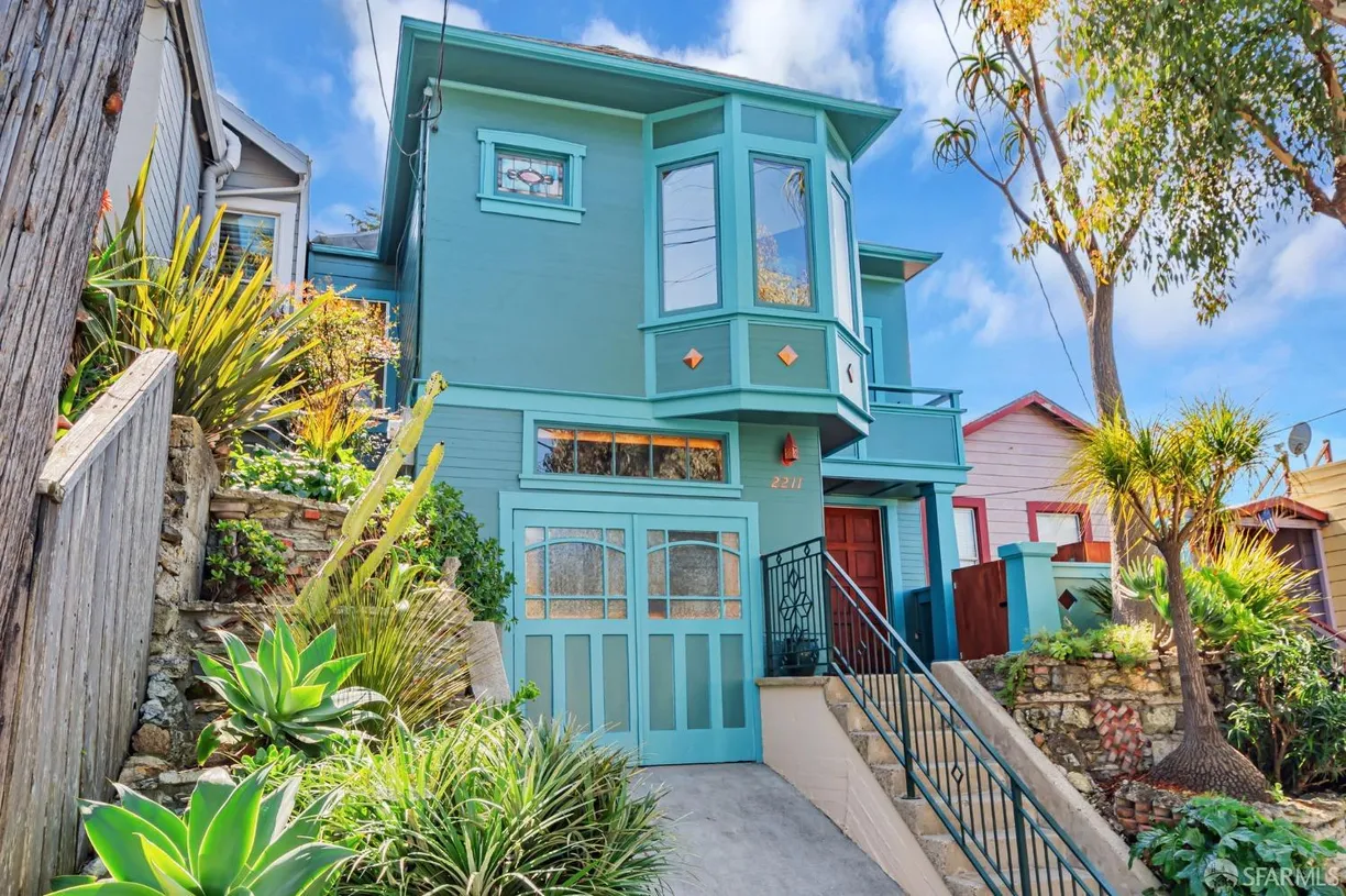 Northern California Real Estate | View 2211 25th Street | 2 Beds, 1 Bath
