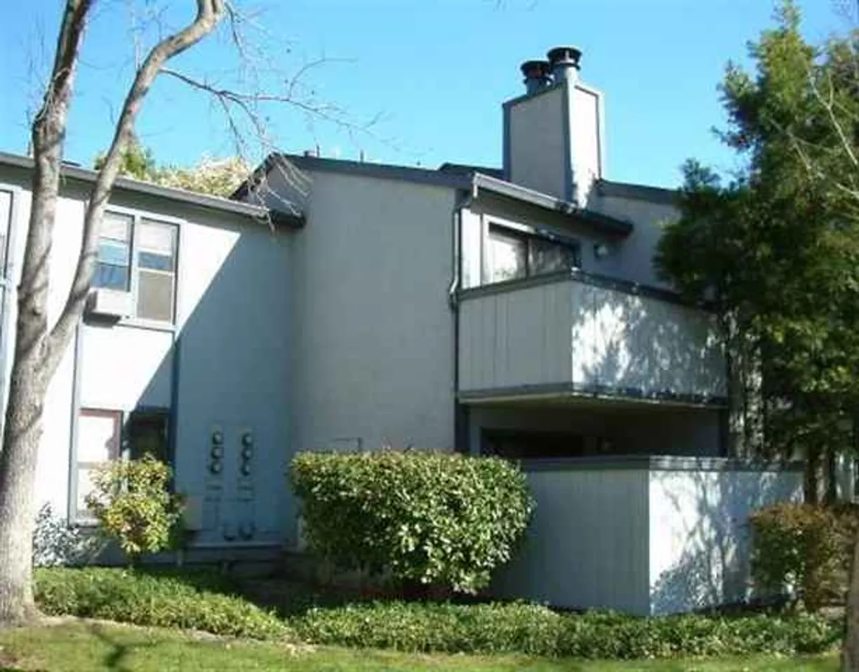 Northern California Real Estate | View 395 Camelback Rd, 2 | 2 Beds, 1 Bath