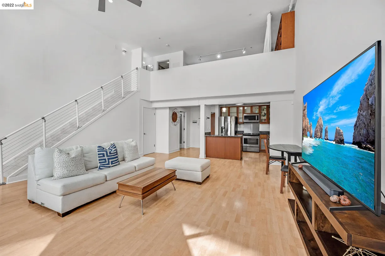 Northern California Real Estate | View 655 5th Street, 4 | 1 Bed, 2 Baths