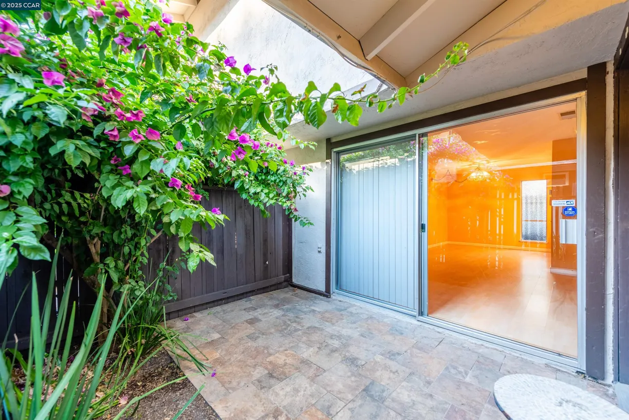 Northern California Real Estate | View 5516 Roundtree Dr, B | 2 Beds, 1 Bath