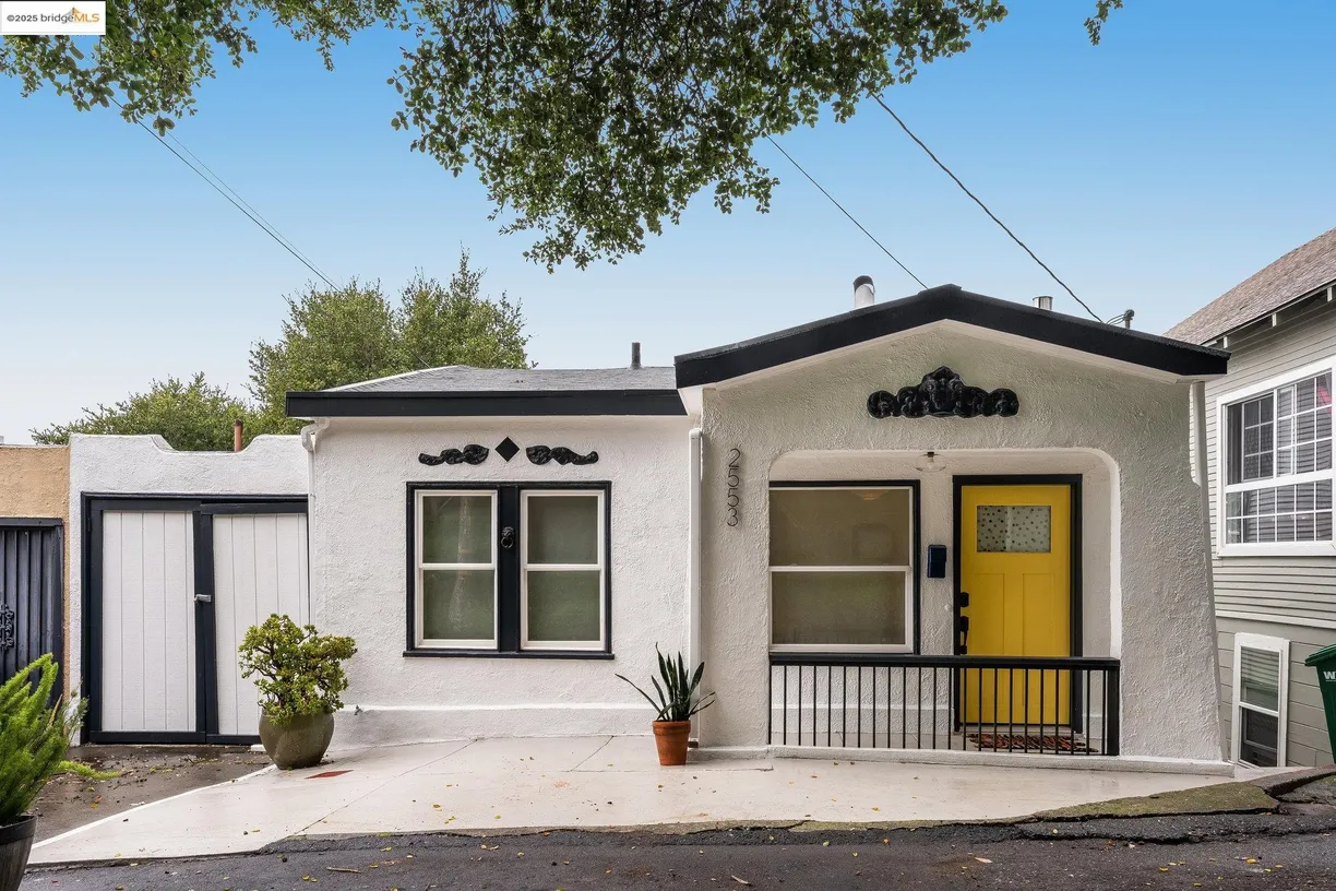 Northern California Real Estate | View 2553 Wallace St | 2 Beds, 1 Bath