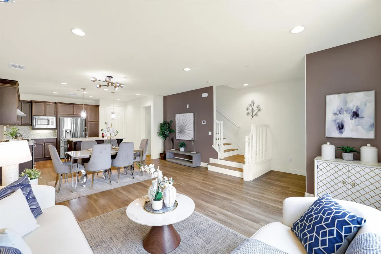 Northern California Real Estate | View 1046 S Monarch | 3 Beds, 2 Baths