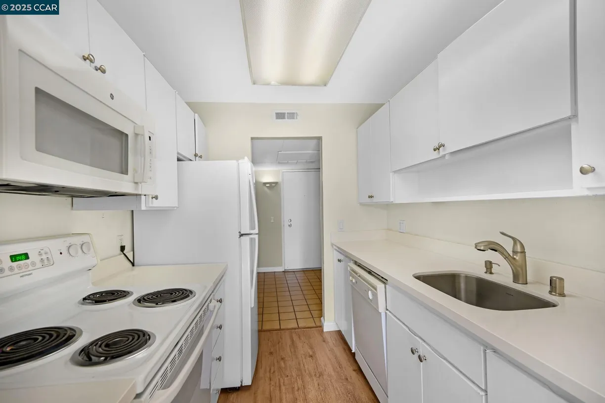 Northern California Real Estate | View 410 N Civic Dr, 202 | Listing