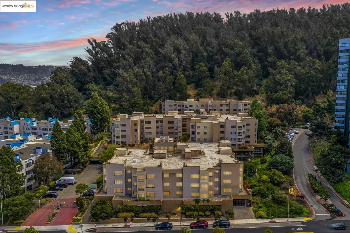 Northern California Real Estate | View 545 Pierce St, 3002 | 2 Beds, 2 Baths