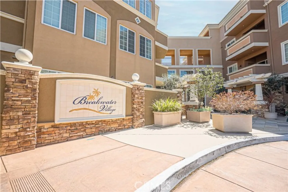 Northern California Real Estate | View 2750 Artesia Boulevard, 211 | 1 Bed, 1 Bath