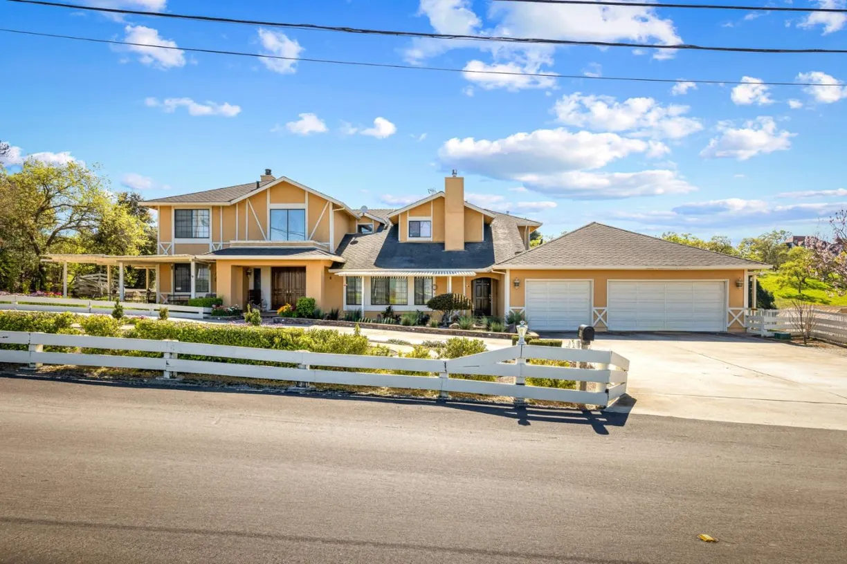 Northern California Real Estate | View 860 W San Martin Avenue | 6 Beds, 4 Baths