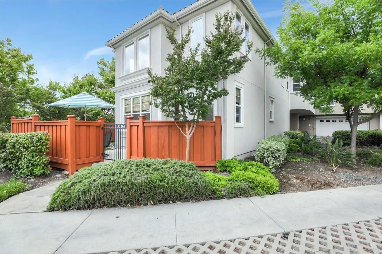Northern California Real Estate | View 200 Vista Roma Way | 3 Beds, 2 Baths