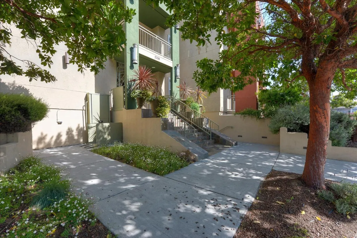 Northern California Real Estate | View 2330 University Avenue, 250 | 1 Bed, 1 Bath