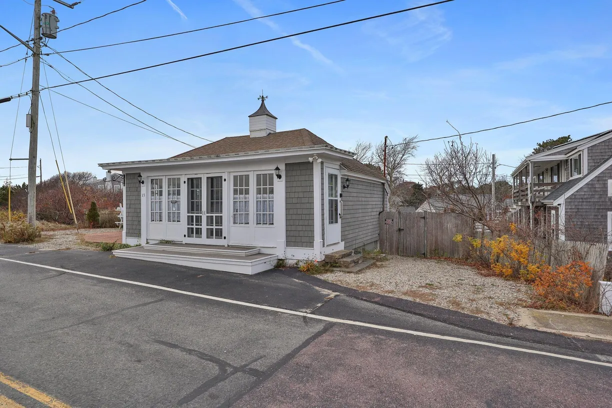 Boston, MA Real Estate | View 15 Sea | Listing