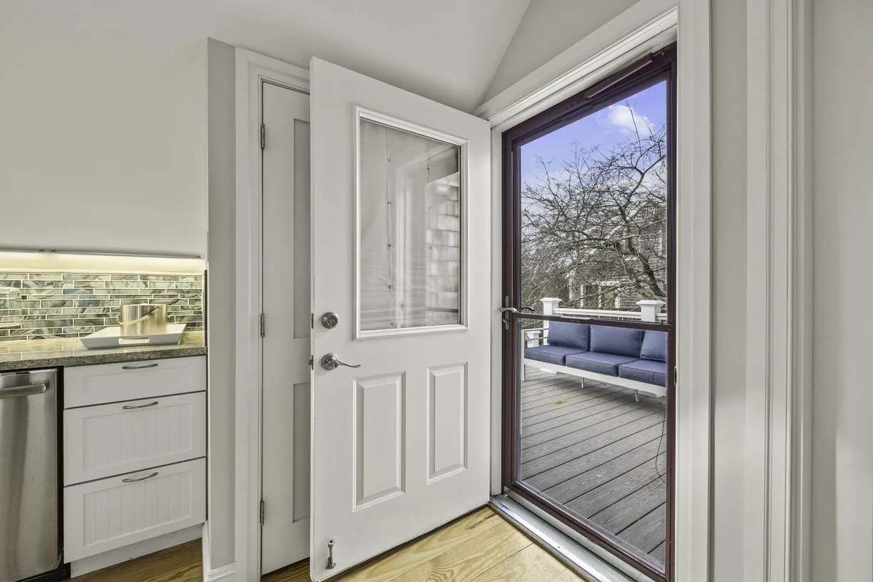 Boston, MA Real Estate | View 3 Race | 2 Beds, 1 Bath