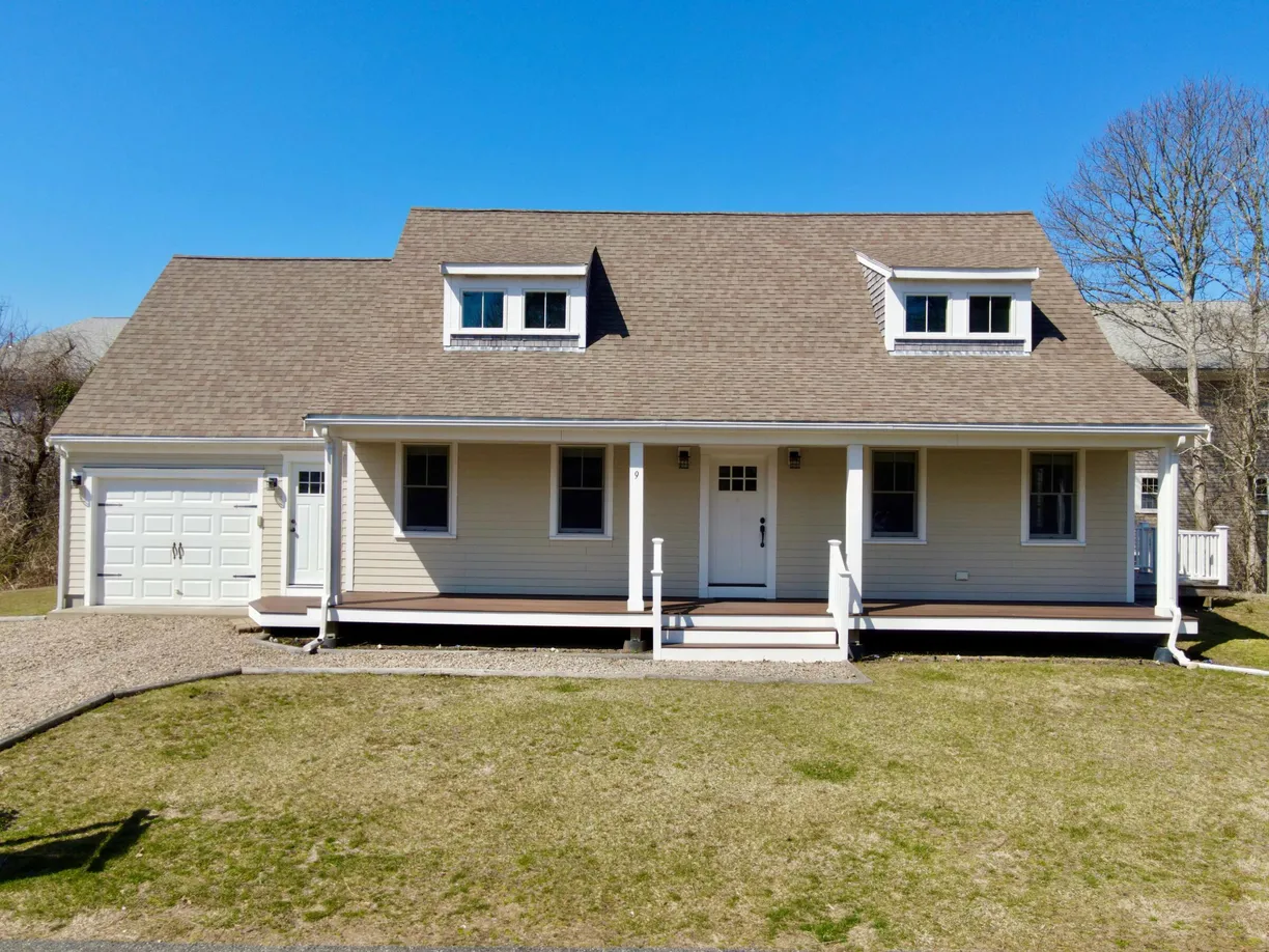 Boston, MA Real Estate | View 9 Country | 3 Beds, 2 Baths