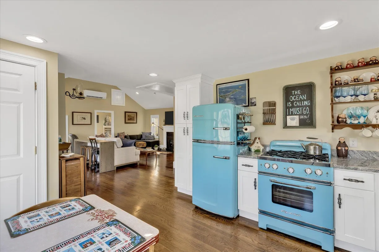 Boston, MA Real Estate | View 138 Sea | Listing