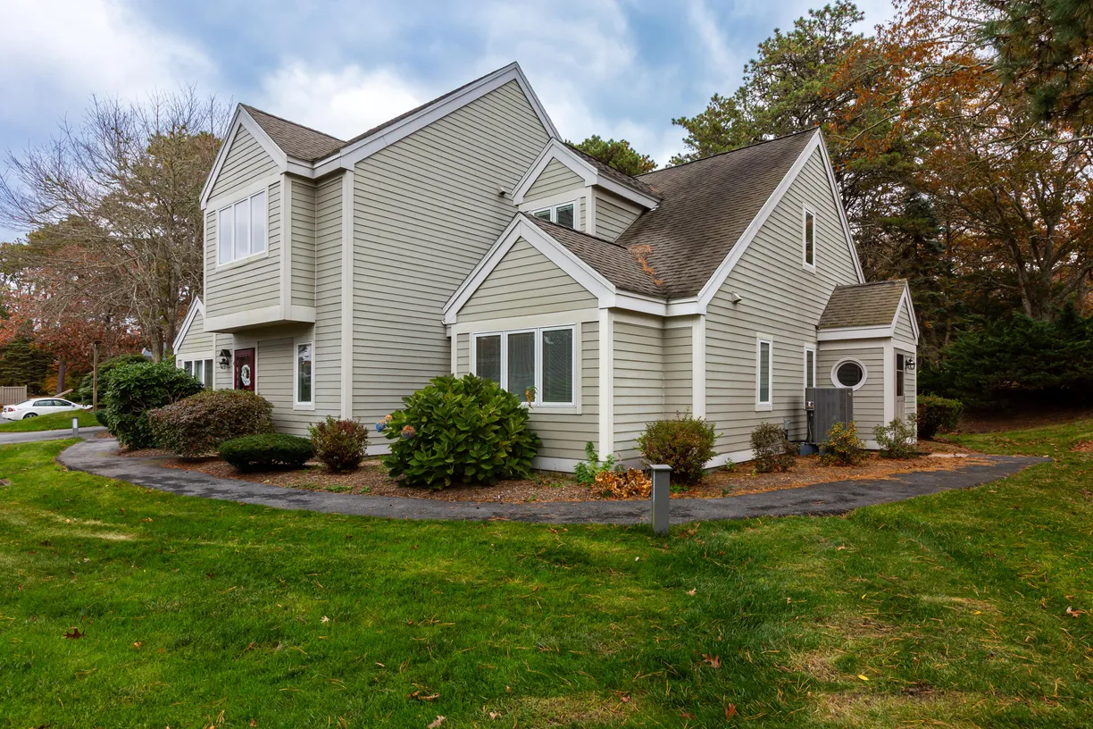 Boston, MA Real Estate | View 2 Trevor | 2 Beds, 2 Baths