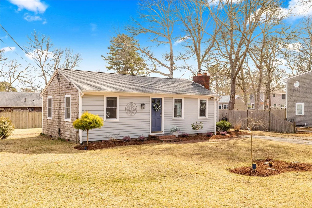 Boston, MA Real Estate | View 7 Saga | 2 Beds, 1 Bath