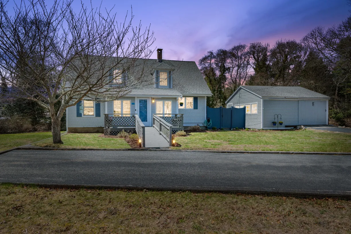 Boston, MA Real Estate | View 27 Head of the Bay | 4 Beds, 1 Bath