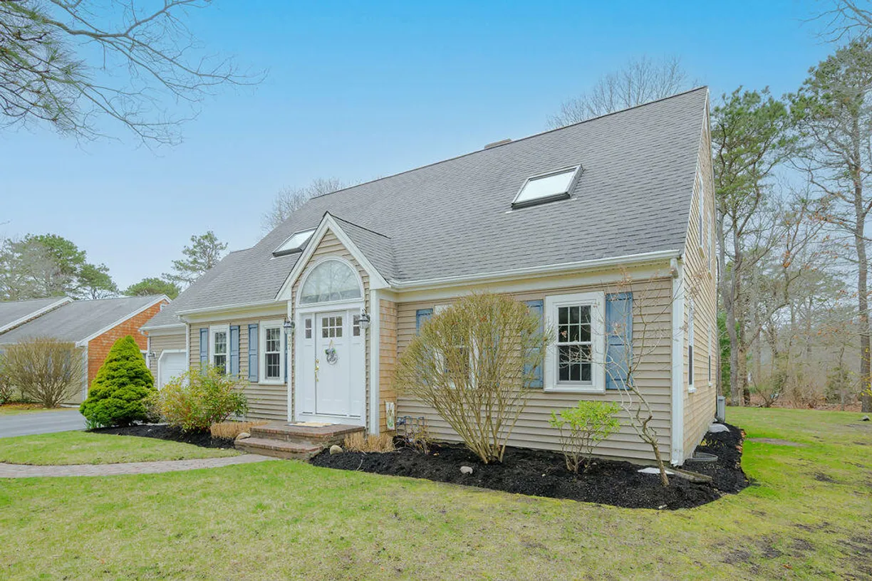 Boston, MA Real Estate | View 37 Square Rigger | Listing