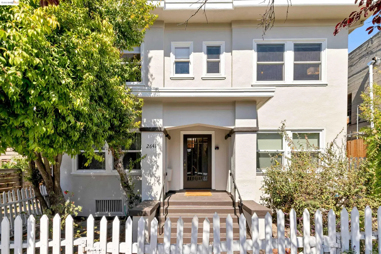 Northern California Real Estate | View 2641 Webster St, 2 | 1 Bed, 1 Bath