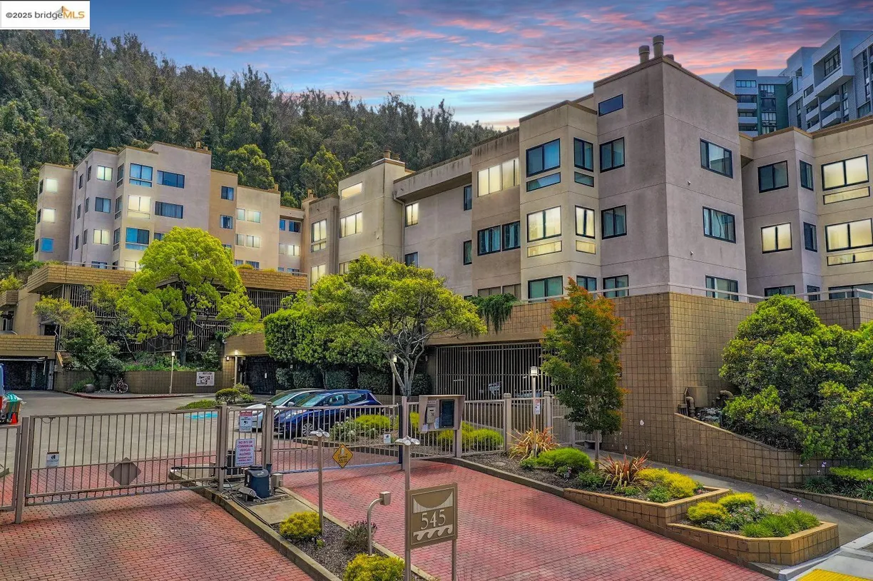 Northern California Real Estate | View 545 Pierce St, 2410 | 2 Beds, 2 Baths