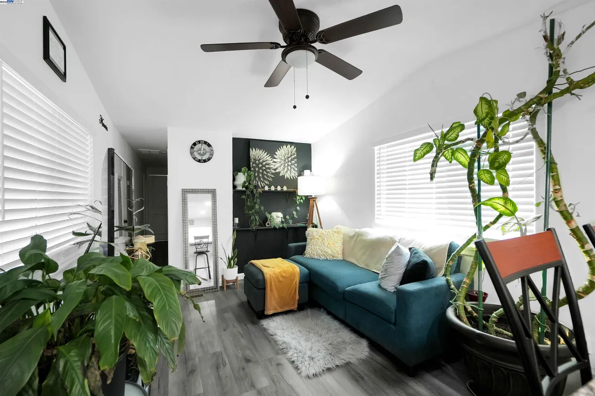 Northern California Real Estate | View 3875 Castro Valley Blvd, 32 | 2 Beds, 1 Bath