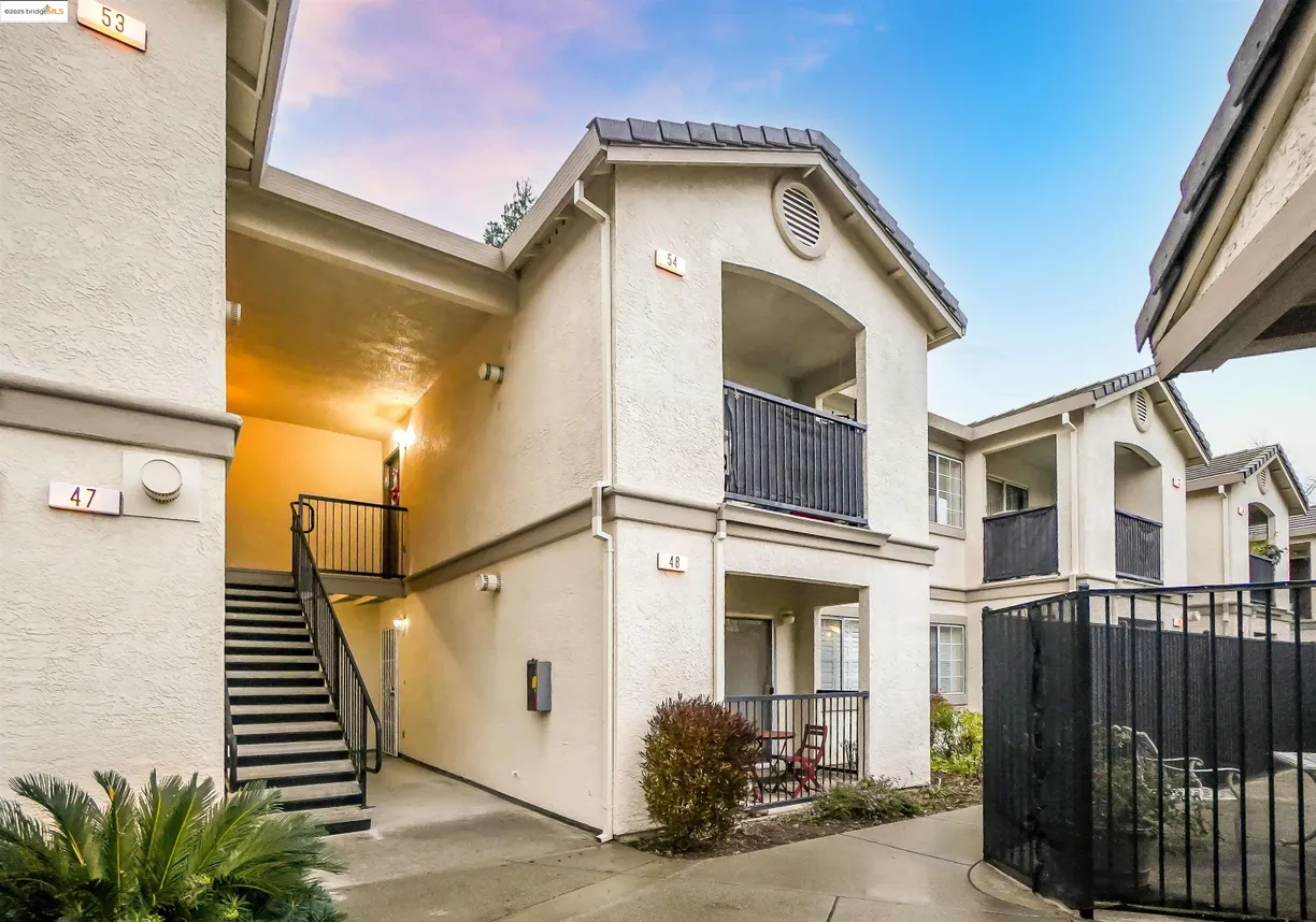 Northern California Real Estate | View 2001 Eastwood Dr, 48 | 2 Beds, 1 Bath