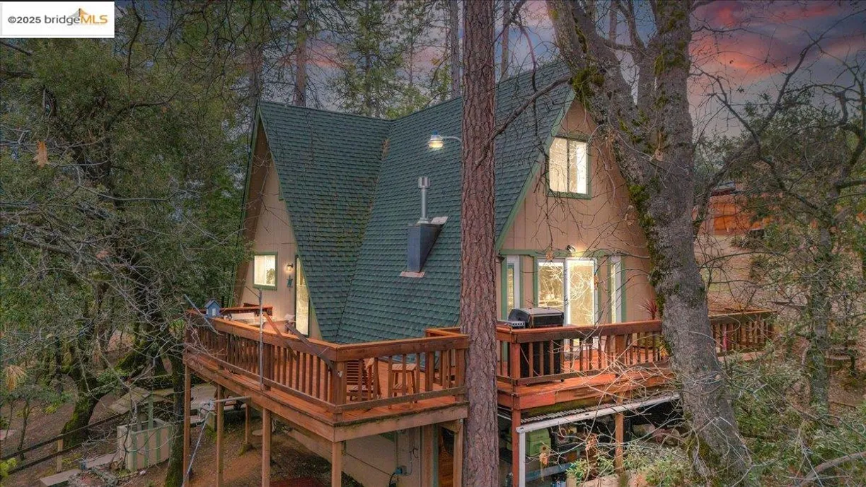 Northern California Real Estate | View 22376 Red River Dr | 2 Beds, 2 Baths