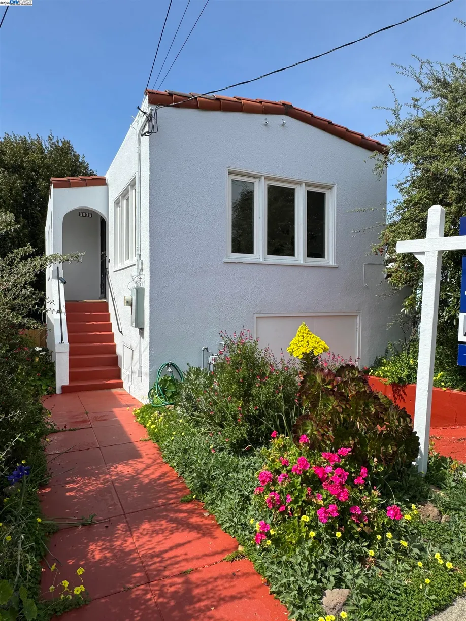 Northern California Real Estate | View 3933 Lincoln Ave | 2 Beds, 1 Bath